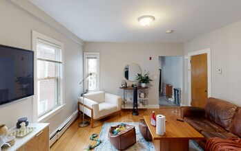 208 Banks St in Cambridge, MA - Building Photo - Building Photo