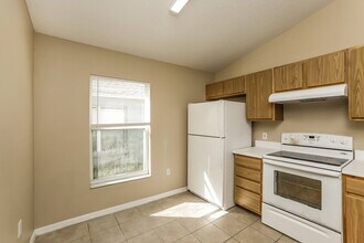 326 Daniels Pointe Dr in Winter Garden, FL - Foto de edificio - Building Photo