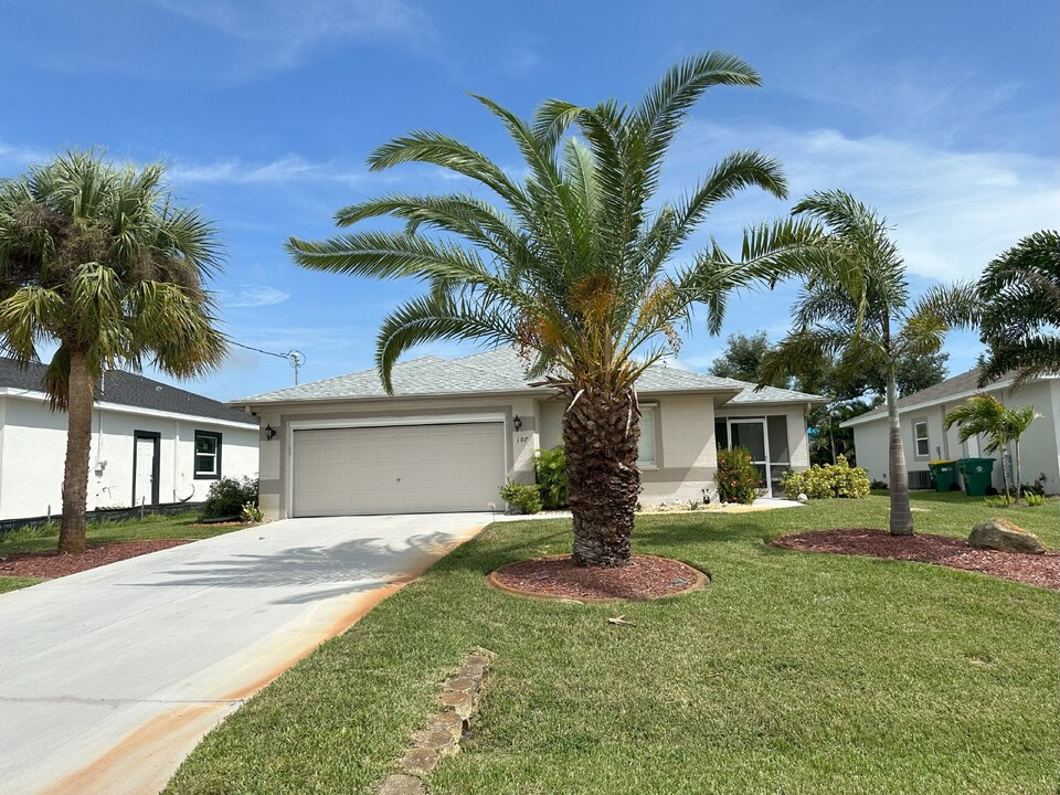 107 Cottage Pl in Rotonda West, FL - Building Photo