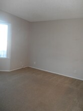 898 Rhinegold Way in Las Vegas, NV - Building Photo - Building Photo