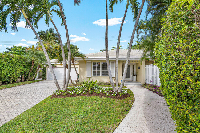 241 List Rd in Palm Beach, FL - Foto de edificio - Building Photo