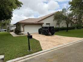4863 Chardonnay Dr in Coral Springs, FL - Building Photo