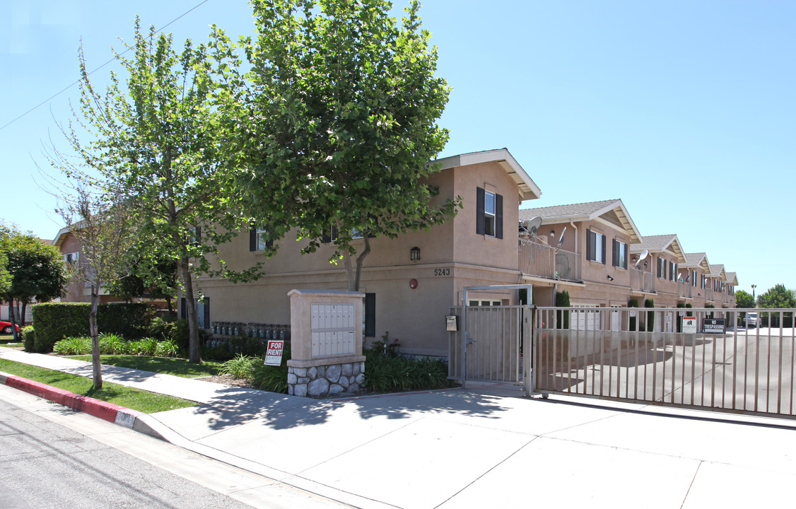 5243-5245 Barranca Ave in Glendora, CA - Building Photo