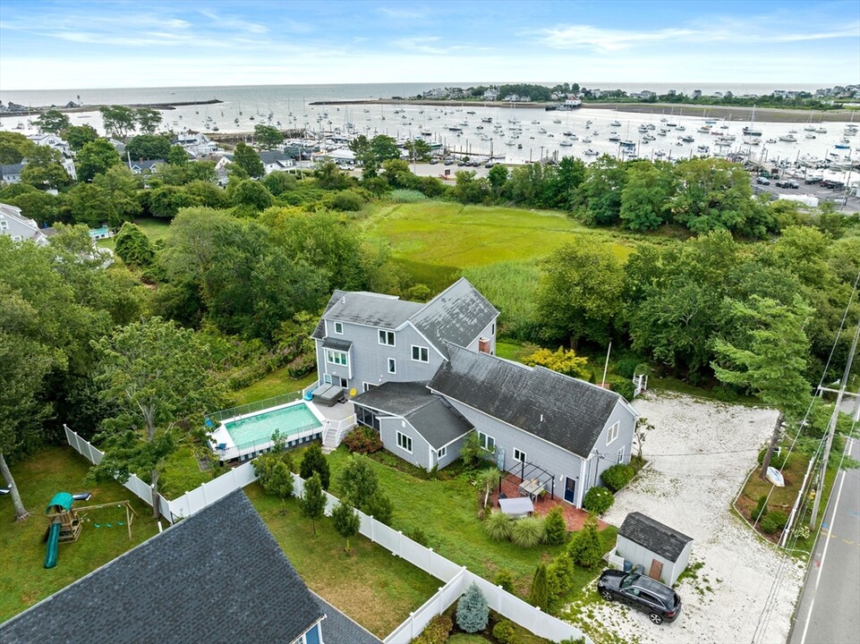 18 Hatherly Rd in Scituate, MA - Foto de edificio