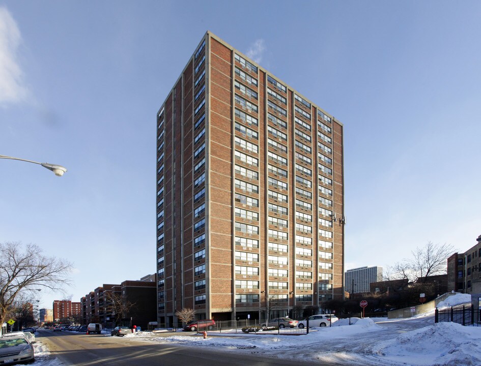 Sherway Towers in Chicago, IL - Building Photo