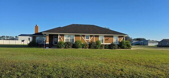7355 SE 106th Pl in Belleview, FL - Building Photo