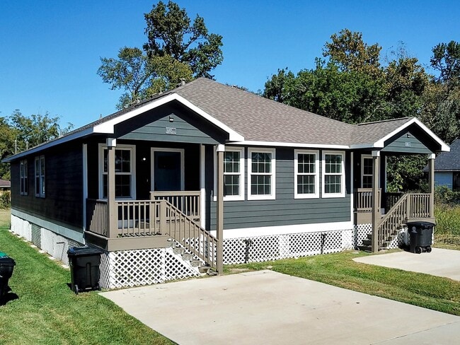 property at 5905 Woodview Dr