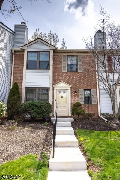 property at 6 Lyon Ln