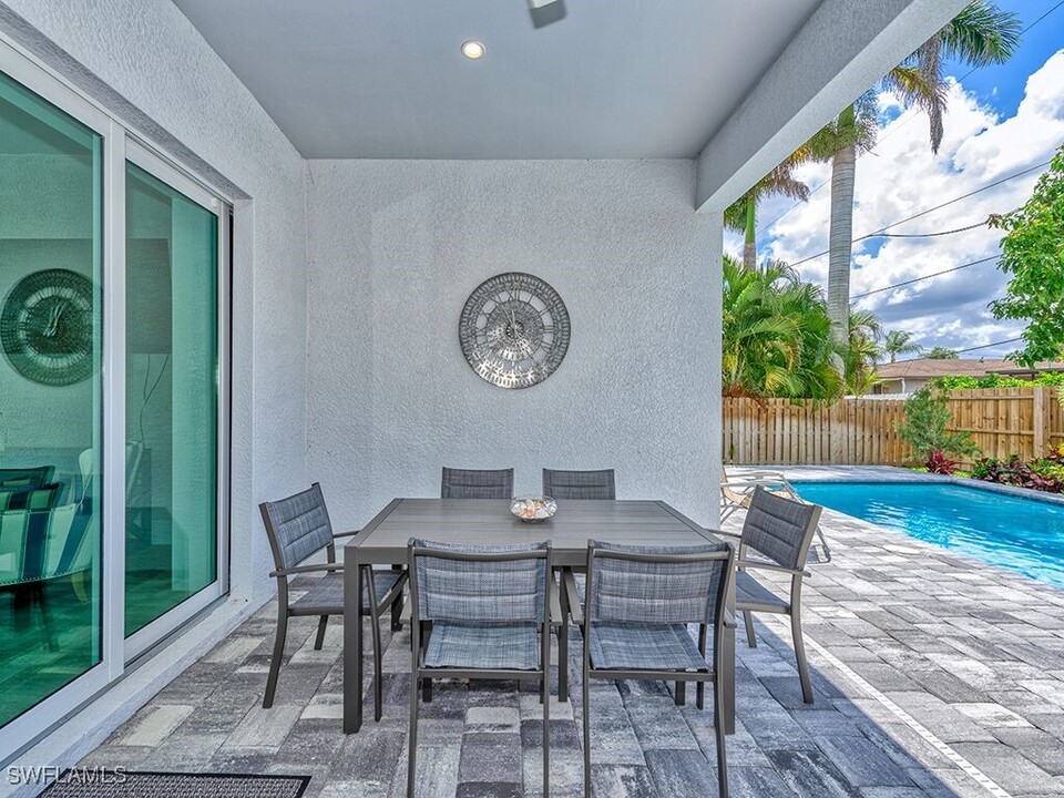 712 108th Ave N in Naples, FL - Building Photo
