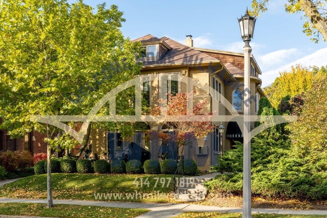 property at 5137 N Cumberland Blvd
