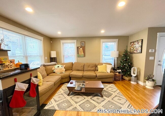 23 Iroquois St
