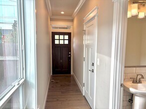 9020 N Oswego Ave in Portland, OR - Building Photo - Building Photo