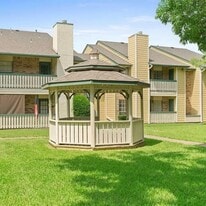 Aspen Court Apartments in Plano, TX - Building Photo
