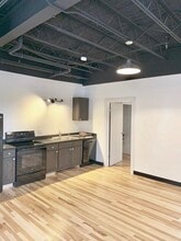 181 Elm St, Unit 104 in Biddeford, ME - Building Photo - Building Photo