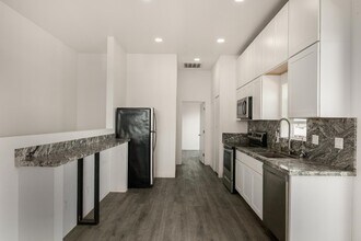 1933 E Monroe St in Phoenix, AZ - Building Photo - Building Photo