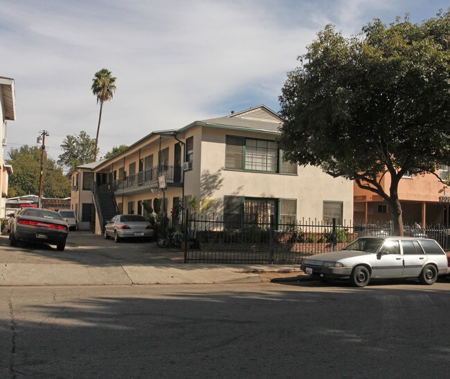 1310 N Las Palmas Ave in Los Angeles, CA - Foto de edificio - Building Photo