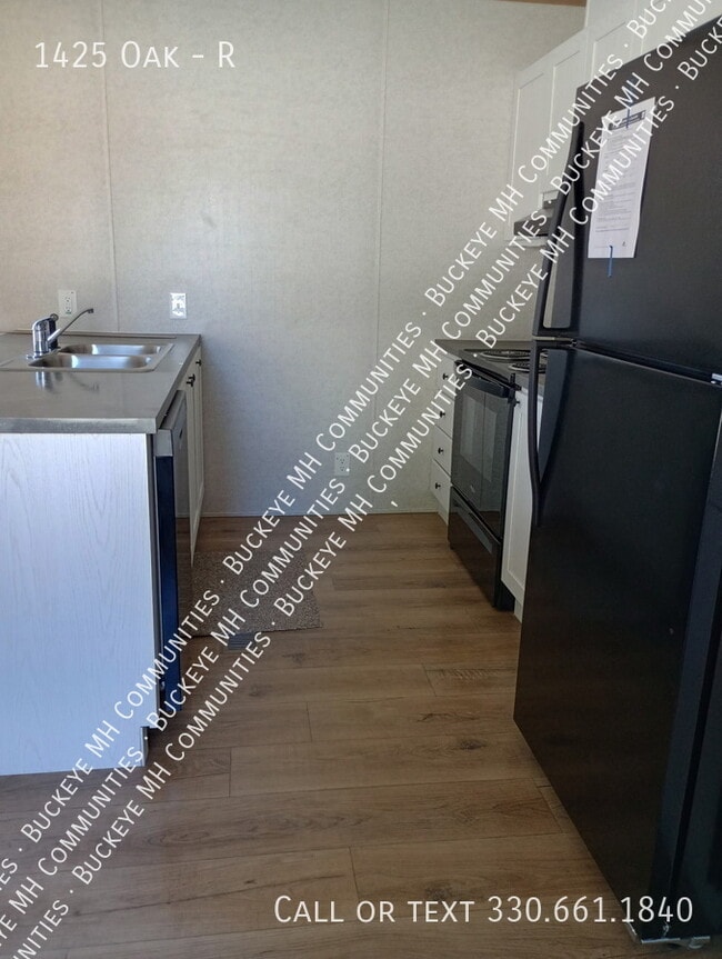 property at 1425 Oak St