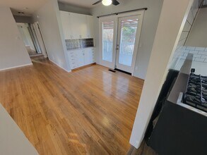 8385 SW Avery St, Unit 101 in Tualatin, OR - Foto de edificio - Building Photo