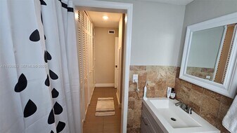 1631 NE 114th St in Miami, FL - Building Photo