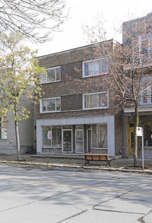 4854-4862 Sainte-Catherine Rue E in Montréal, QC - Building Photo