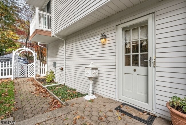 612 High Mountain Rd in Franklin Lakes, NJ - Building Photo - Building Photo