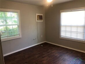 1706 Circle Dr in Marshall, TX - Building Photo - Building Photo