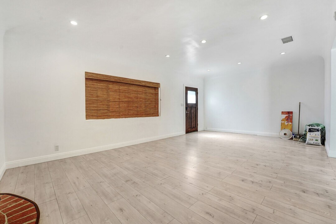 265 Plymouth Dr in Pasadena, CA - Building Photo