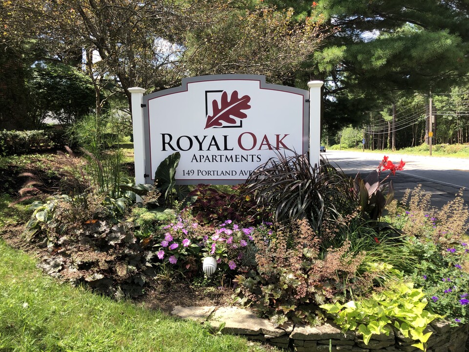 Royal Oak Apartments in Dover, NH - Foto de edificio