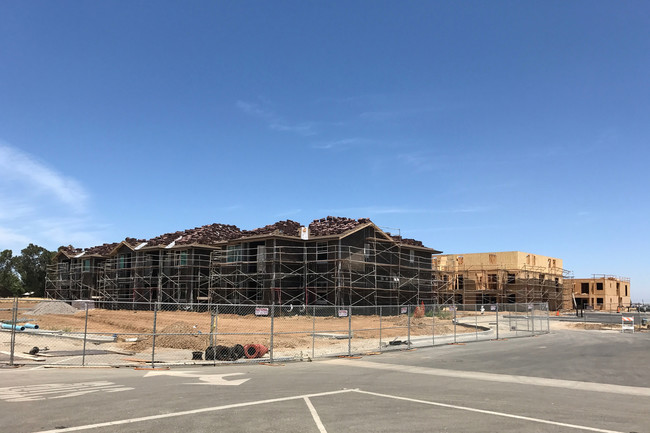 The Mesa at Laguna Ridge in Elk Grove, CA - Building Photo - Building Photo