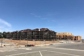 The Mesa at Laguna Ridge in Elk Grove, CA - Foto de edificio - Building Photo