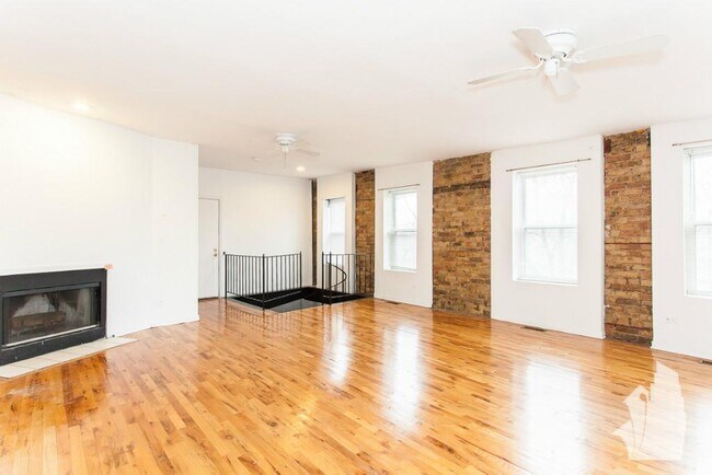 2057 W Dickens Ave in Chicago, IL - Building Photo - Building Photo