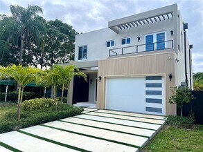 7850 SW 67th Ave in South Miami, FL - Building Photo - Building Photo