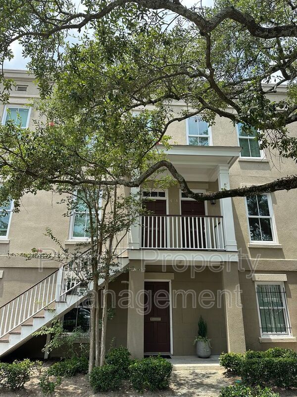 431 Montgomery St-Unit -Apt C in Savannah, GA - Foto de edificio - Building Photo