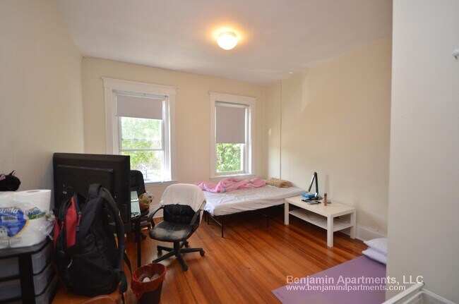1394 Commonwealth Ave, Unit 9 in Boston, MA - Building Photo - Building Photo