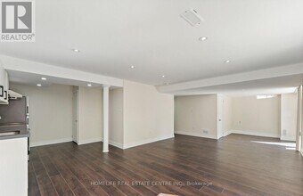 42 Arrowpoint Dr in Brampton, ON - Building Photo - Building Photo