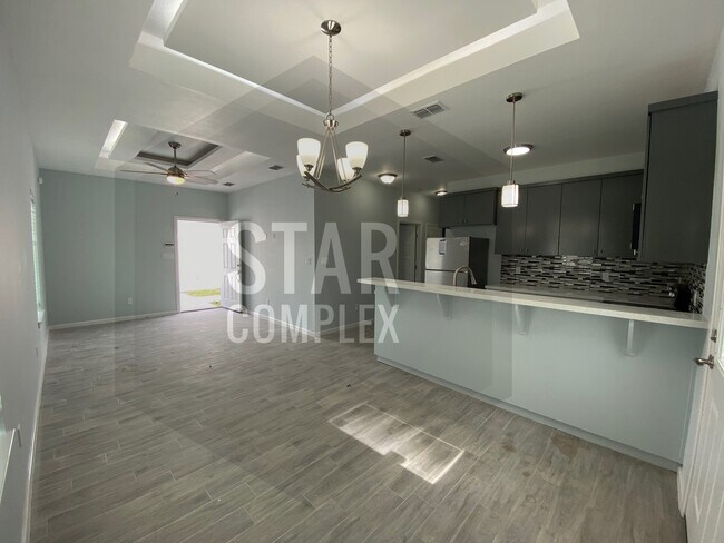 4725 Mulberry Ave, Unit 4 in McAllen, TX - Building Photo - Building Photo