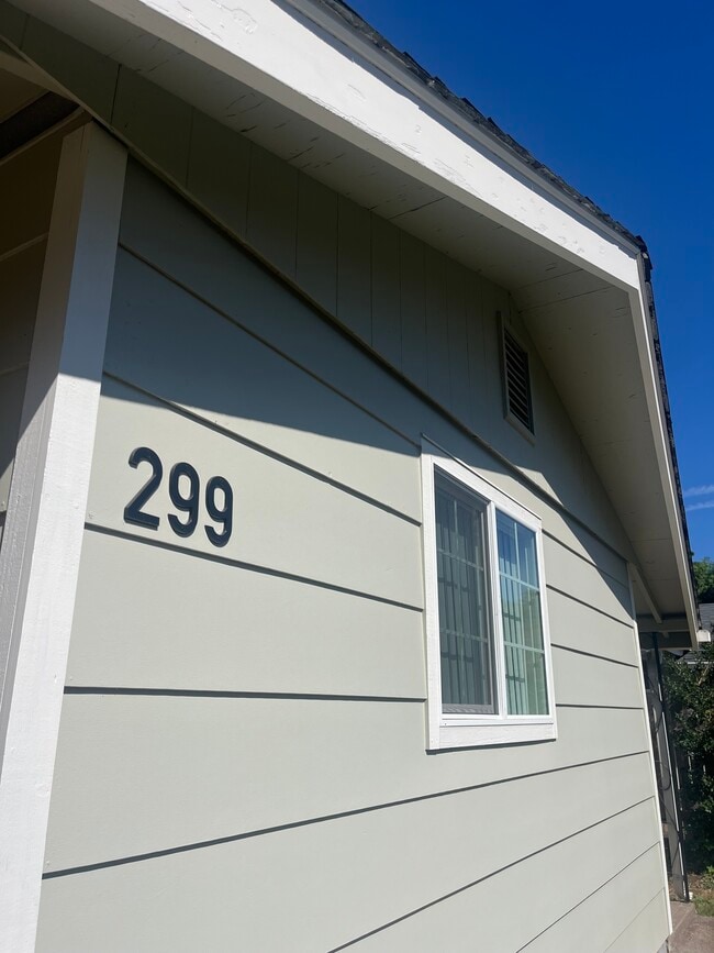 299 Lobelia Ave in Eugene, OR - Building Photo - Building Photo