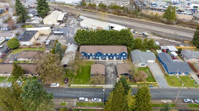 341 W Elizabeth St in Monroe, WA - Foto de edificio - Building Photo