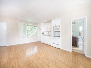 6201 Fountain Ave in Los Angeles, CA - Building Photo - Building Photo
