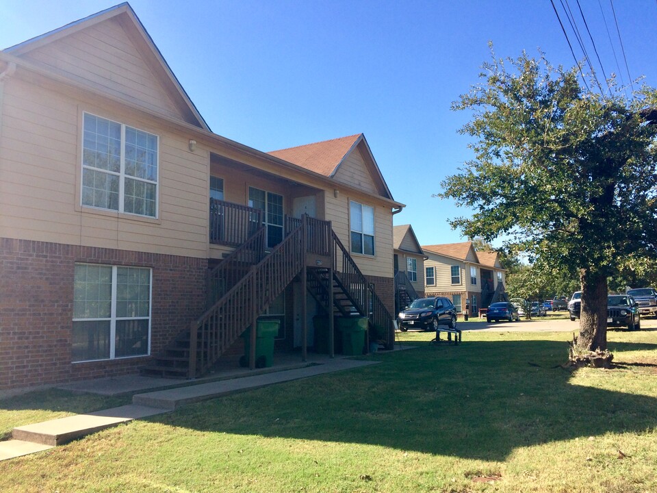 Long St. Apartments in Stephenville, TX - Foto de edificio