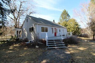 10002 N Whitworth Dr in Spokane, WA - Building Photo