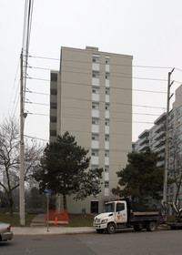 Royal Tower in Mississauga, ON - Building Photo - Building Photo