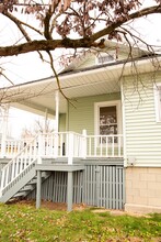 1306 Chestnut Ave in Winona Lake, IN - Foto de edificio - Building Photo