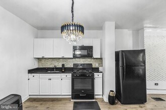 811 W Schiller St in Philadelphia, PA - Building Photo - Building Photo