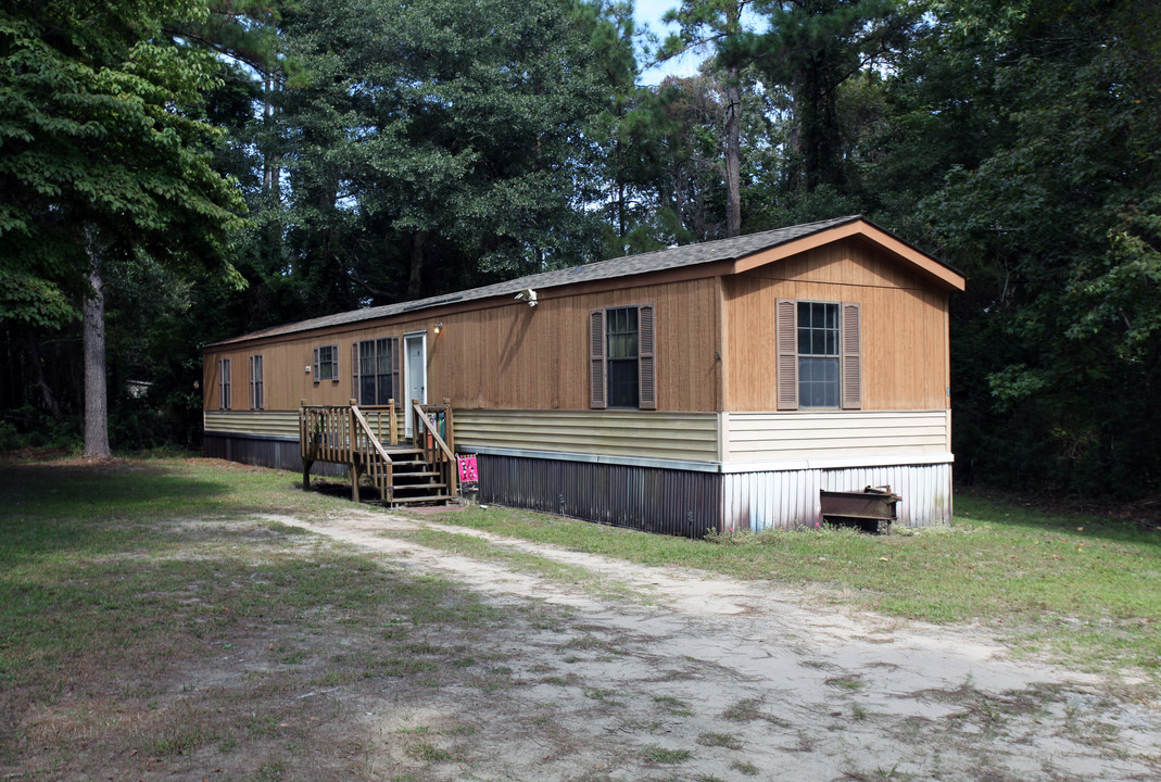 K & M Mobile Home Park in Wilmington, NC - Building Photo