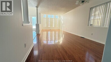 1054 Cora Greenwood Dr in Windsor, ON - Building Photo - Building Photo