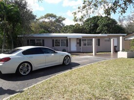 335 SW 18th Ave in Fort Lauderdale, FL - Building Photo