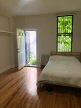 651 Evergreen Ave in Brooklyn, NY - Foto de edificio - Building Photo