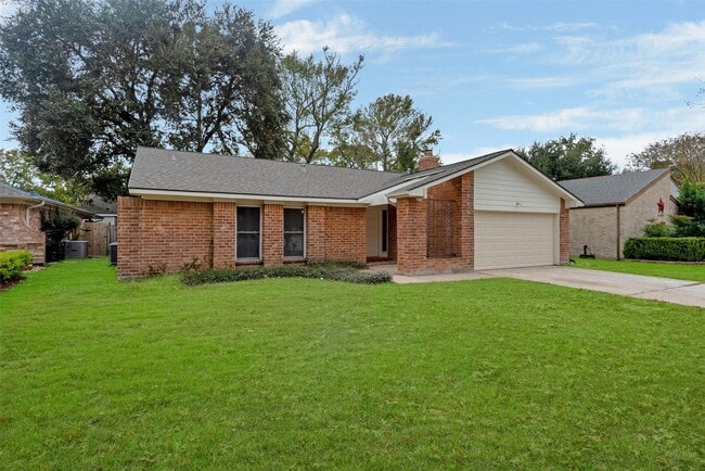 15806 Spring Forest Dr in Houston, TX - Building Photo - Building Photo