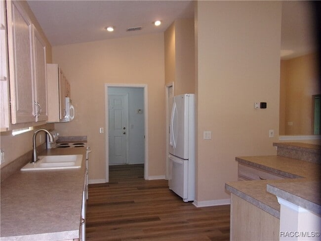 1933 W Shanelle Path